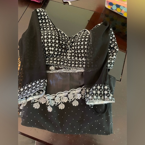 Black color beautiful saree with blouse - Picture 1 of 7